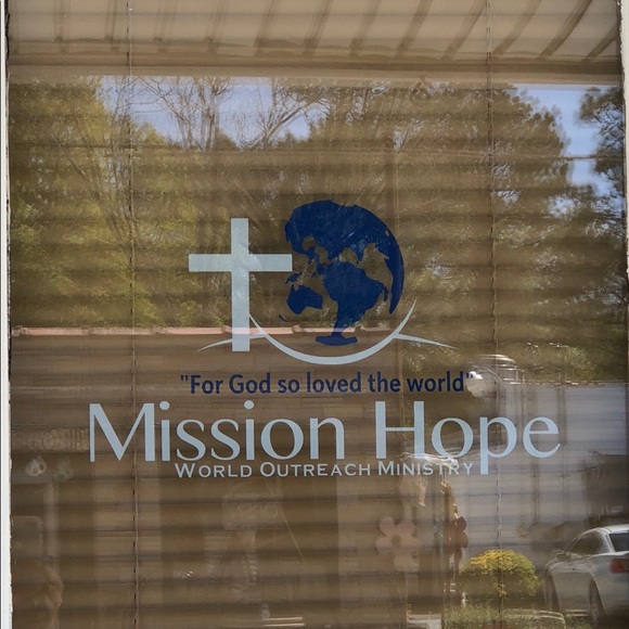 Meet your Posher, Debbie - Picture 3 of 7